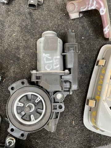 Мотор стеклоподъемника двери передней, правой 824602T010 HYUNDAI