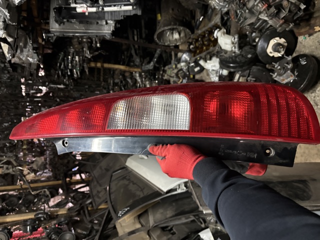Задний правый стоп 8330A328 MITSUBISHI