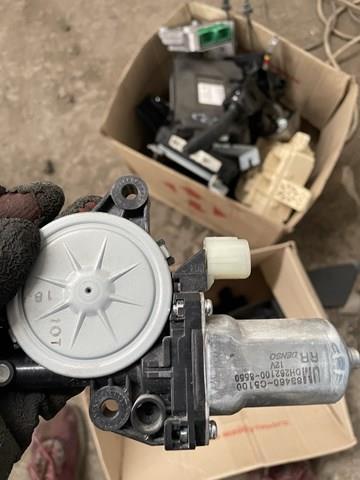 Мотор стеклоподъемника двери задней, правой 83460C5100 HYUNDAI