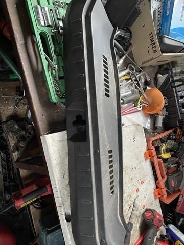 Накладка задней панели багажника 849929U03B NISSAN
