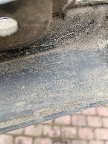 Брызговик передний, правый 868322W000 HYUNDAI