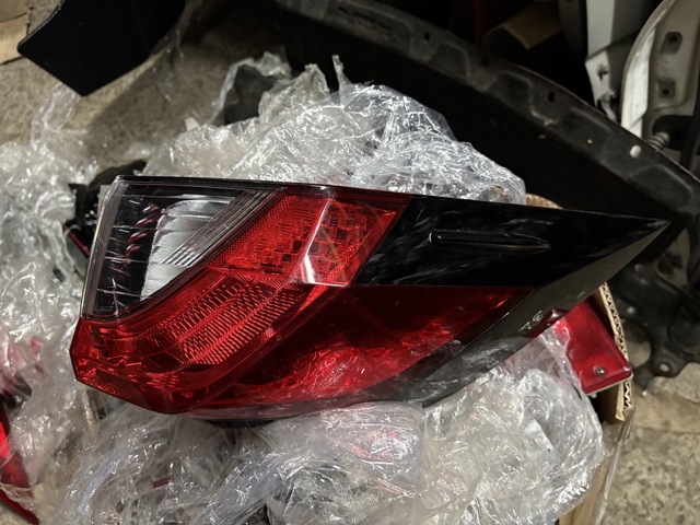 Задний правый внешний фонарь 924022Y000 HYUNDAI