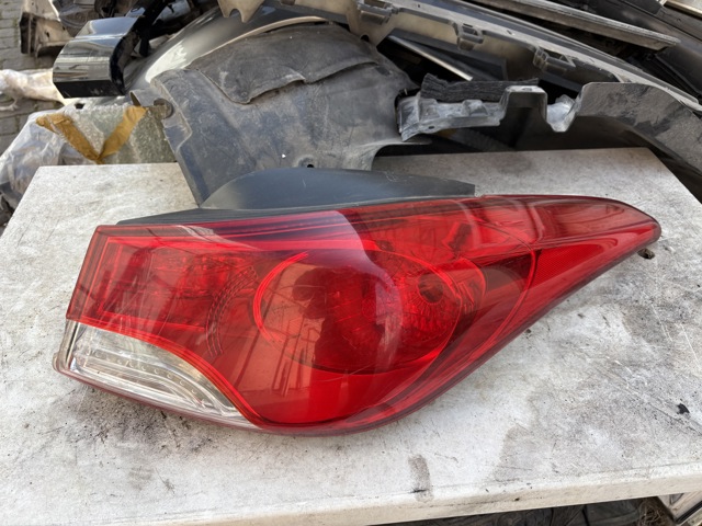 Задний правый внешний фонарь 924023X010 HYUNDAI
