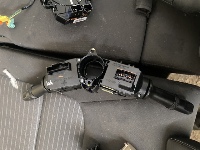 Подрулевой переключатель левый 934104R110 HYUNDAI