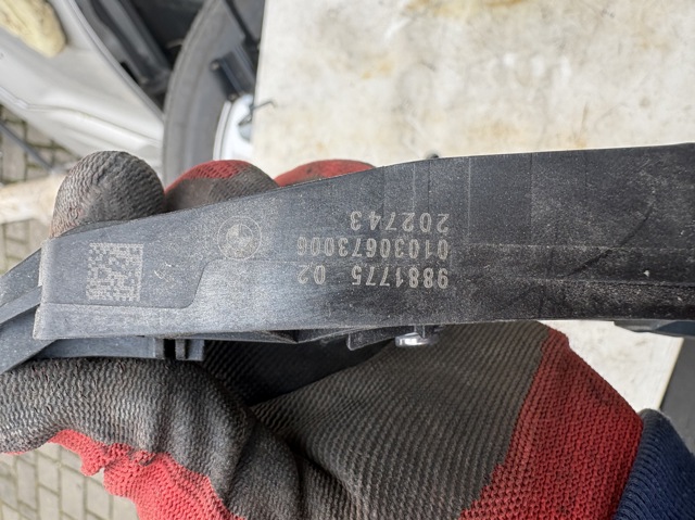 Держатель наружной ручки двери, передней левой 9881775 BMW