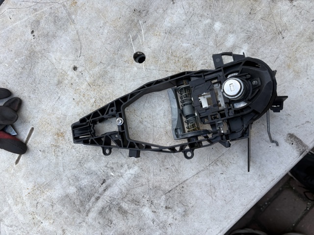 9881775 BMW Держатель наружной ручки двери передней левой купить в Ужгород