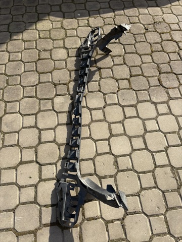 Кронштейн бампера переднего, центральный A1668854965 MERCEDES