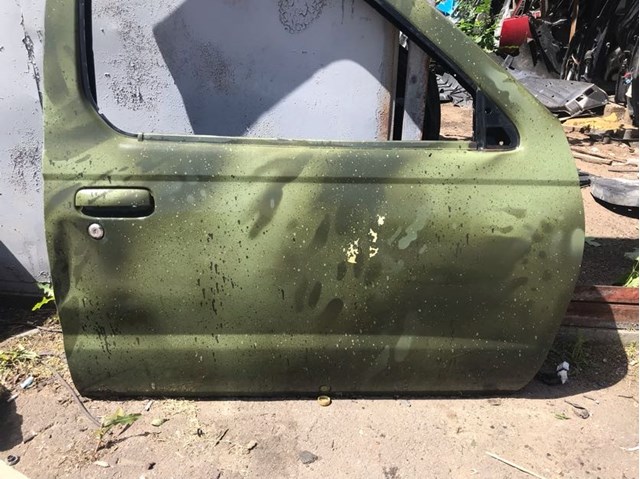Пассажирская передняя дверь H01002S400 NISSAN