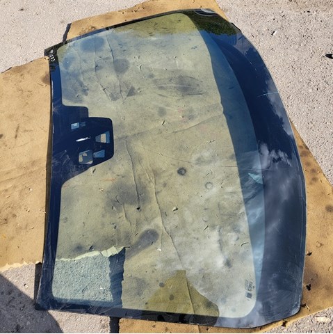 Ветровое стекло KB7W63900A9D MAZDA