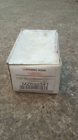 Задние дисковые колодки Mitsubishi Space Wagon 2