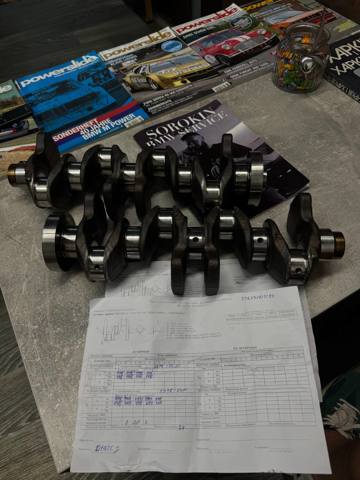 Коленвал двигателя 11217640165 BMW