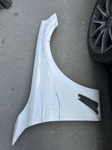 Переднее правое крыло 41009621596 BMW