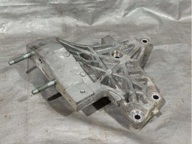 Кронштейн подушки (опоры) двигателя, правой 365940E700 HYUNDAI