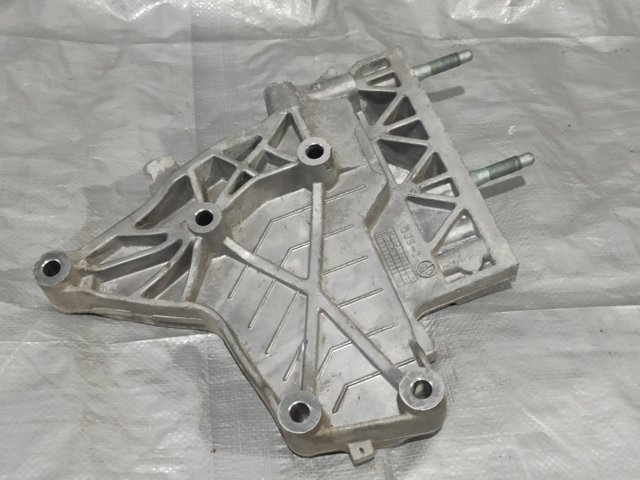 Кронштейн подушки (опоры) двигателя, правой 365940E701 HYUNDAI