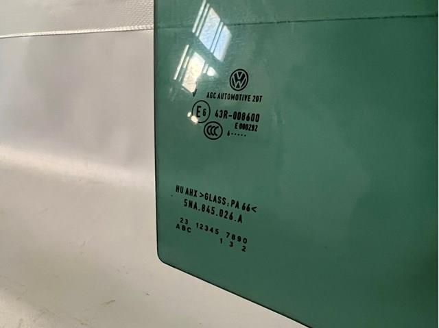 VAG 5NA845026A Стекло двери задней правой в наличии Черновцы
