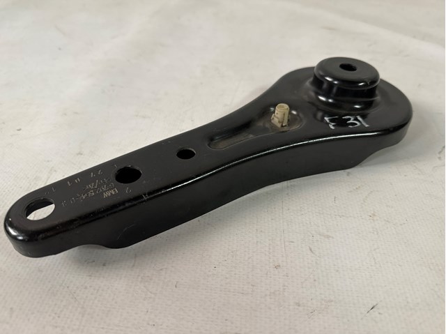 Кронштейн задней балки 679255403 BMW