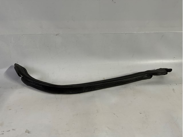 Уплотнитель крыла 7301069 BMW