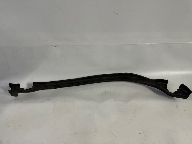 Уплотнитель крыла 7301070 BMW