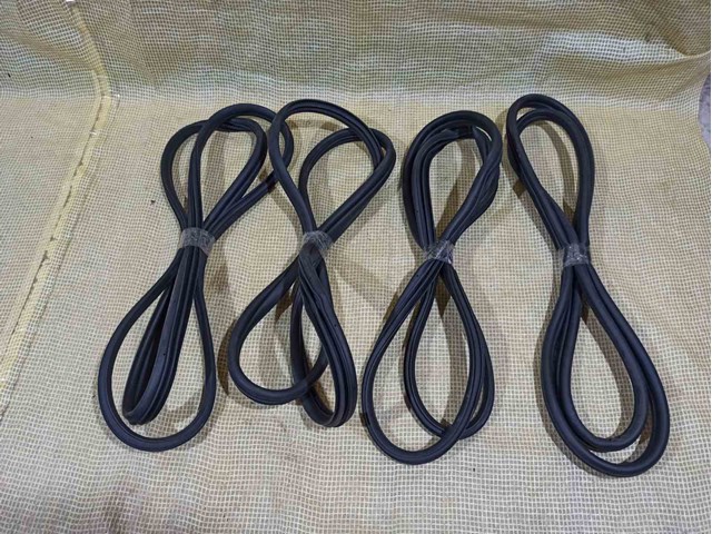 Уплотнитель двери передней, левой (на кузове) 82110GI000 HYUNDAI