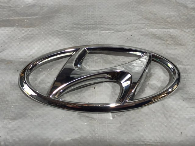 Фирменный значек на багажник 86300J9500 HYUNDAI