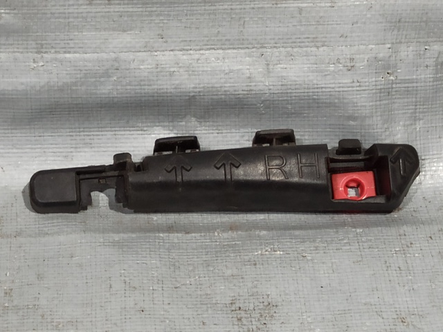 Правый кронштейн крепления бампера заднего 86652J9000 HYUNDAI