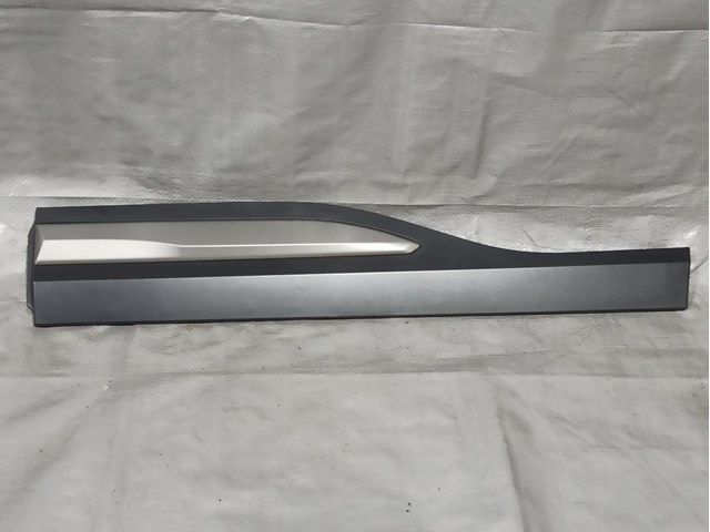 Накладка задней левой двери 87731J9500 HYUNDAI