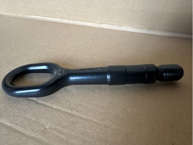 Крюк буксирный передний Volkswagen Passat B8