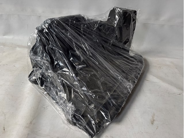 8R0825219B Защита днища задняя правая купить Черкассы