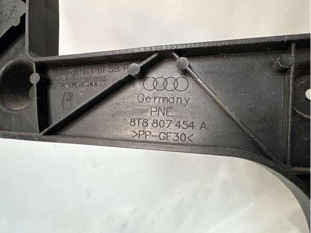 VAG 8T8807454A Направляющая заднего бампера правая в наличии Черновцы