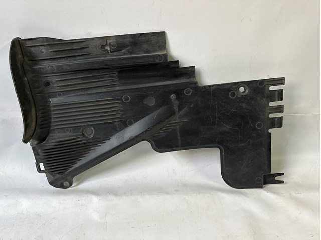 Защита днища, задняя правая 8T8825216C VAG