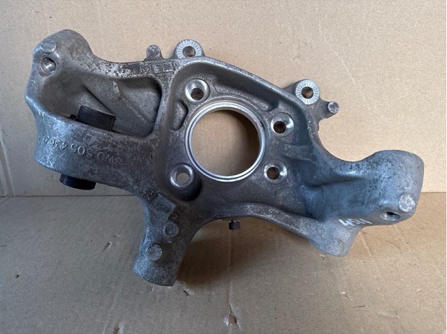 Кулак поворотный правый 8W0505436AA VAG