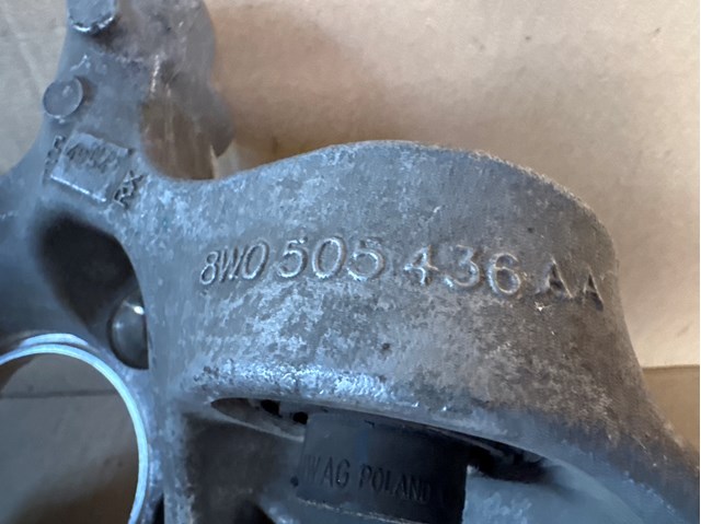 8W0505436AA Цапфа задняя правая купить Кривой Рог