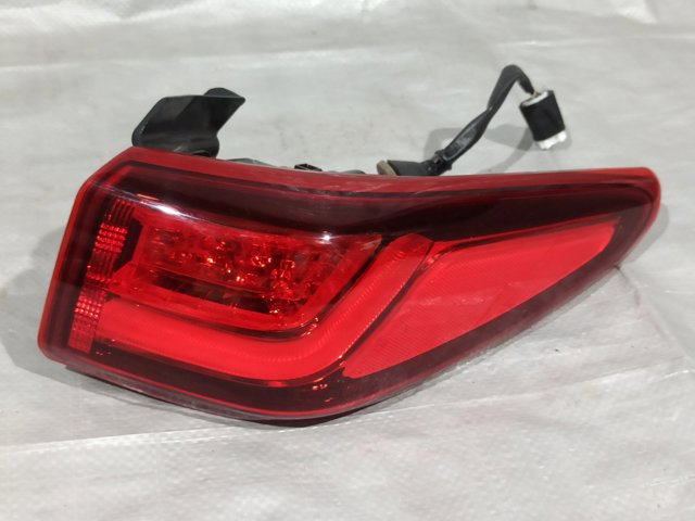 Фонарь задний правый, внешний 92402J9100 HYUNDAI
