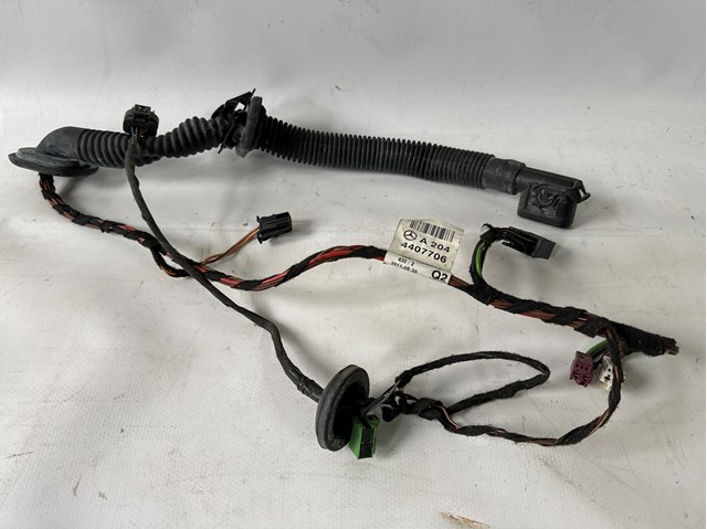 Электропроводка задней двери A2044407706 MERCEDES