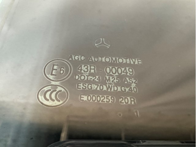 A2047350410 MERCEDES Стекло двери задней правой купить в Львов