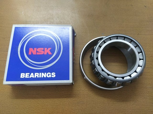 Подшипники задней ступицы HR30211J NSK
