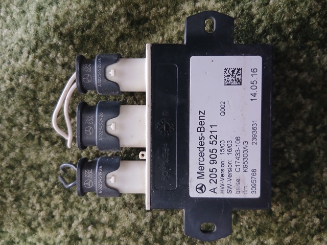 Блок управления открытия крышки багажника A2059055211 MERCEDES