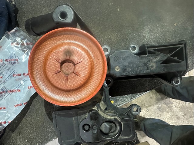 Маслоотделитель 06H103495AH VAG