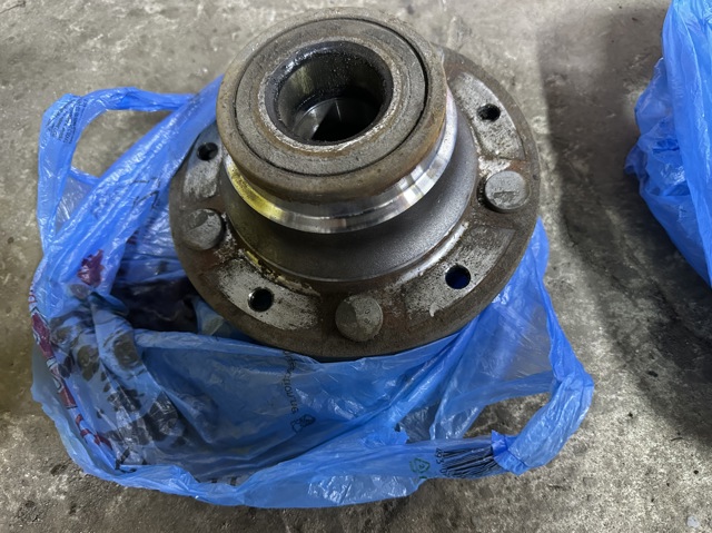 Задняя шпиндель 1371313 FORD