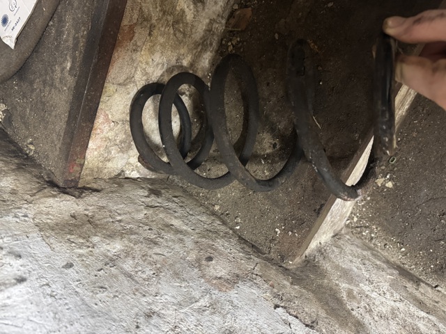 Пружина передней подвески 4813148121 TOYOTA