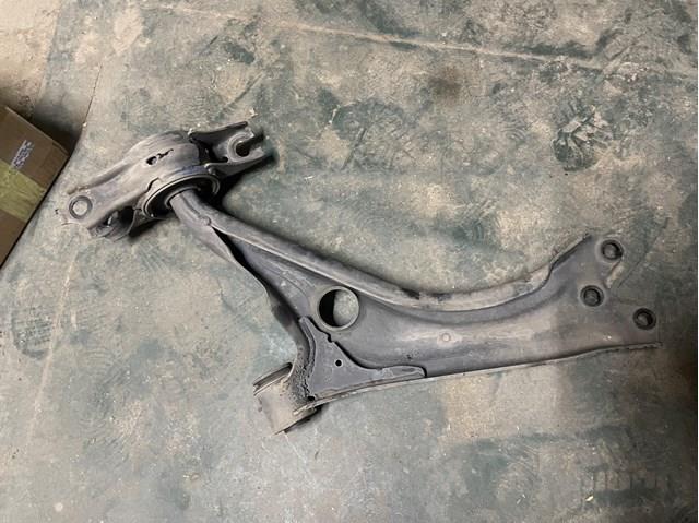 Рычаг передней подвески нижний левый 51360TGGG00 HONDA