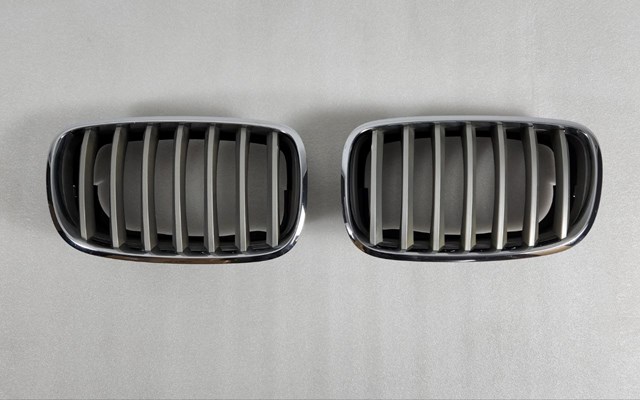 Решетка радиатора правая 51137171396 BMW