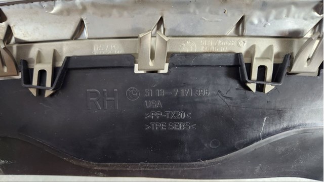 BMW 51137171396 Решетка радиатора правая в наличии Каменское
