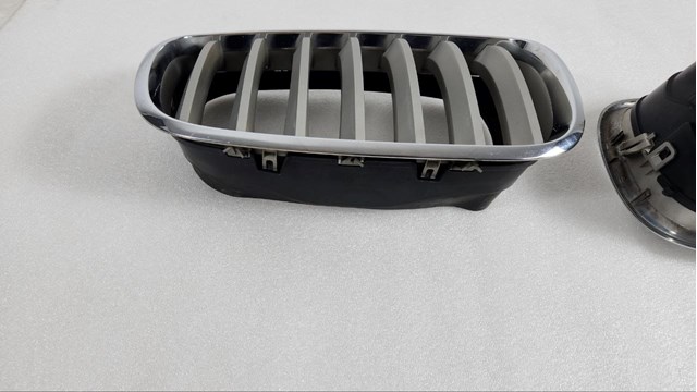 51137171396 BMW Решетка радиатора правая купить в Украина