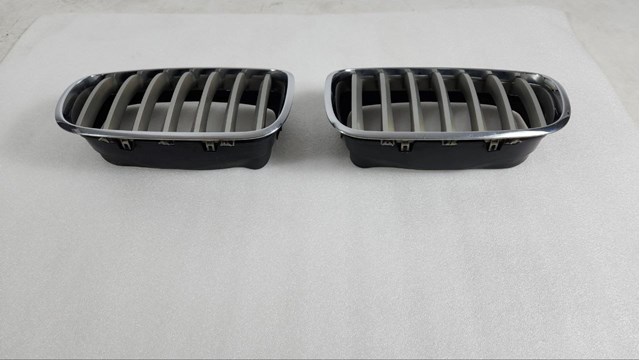 51137171396 BMW Решетка радиатора правая купить в Черновцы