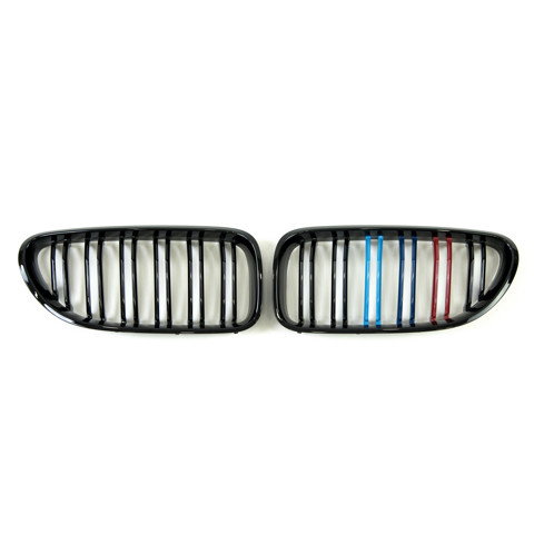 Решетка радиатора правая 51137211922 BMW