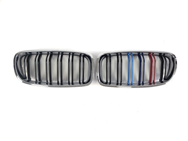 Решетка радиатора левая 51137263481 BMW