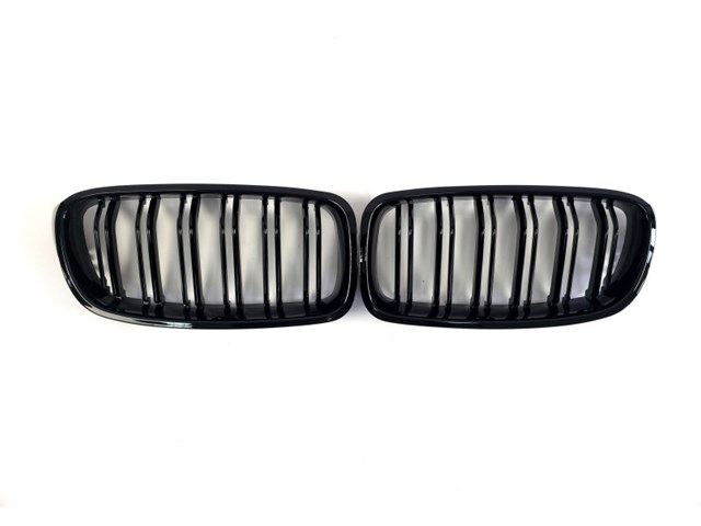 Решетка радиатора правая 51137263482 BMW