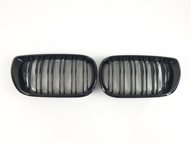 Решетка радиатора правая 51138208488 BMW