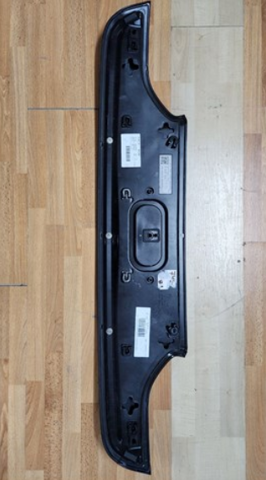 51247416687 BMW Накладка крышки багажника купить в Кривой Рог